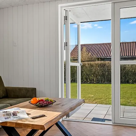 Modern With 3 Bedrooms, Completely Renovated In 2025 And Located Close To Rinkobing Fjord, Сasa de vacaciones