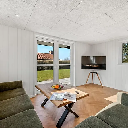 Modern With 3 Bedrooms, Completely Renovated In 2025 And Located Close To Rinkobing Fjord, Сasa de vacaciones *
