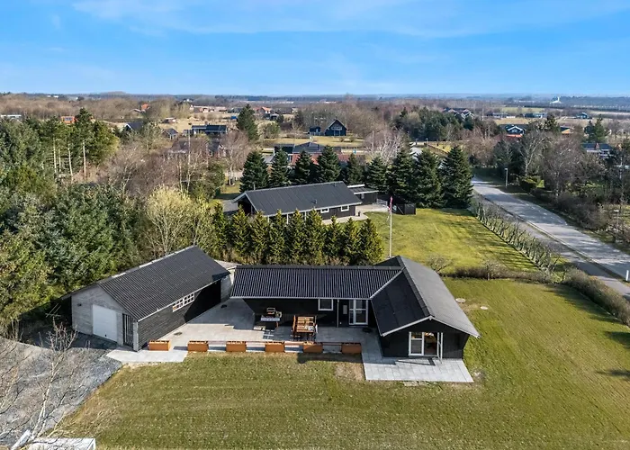Modern With 3 Bedrooms, Completely Renovated In 2025 And Located Close To Rinkobing Fjord Skjern